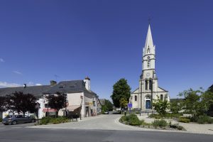 photo de Marsac-sur-Don. photo du bourg. vue sur l'eglise et le clocher.